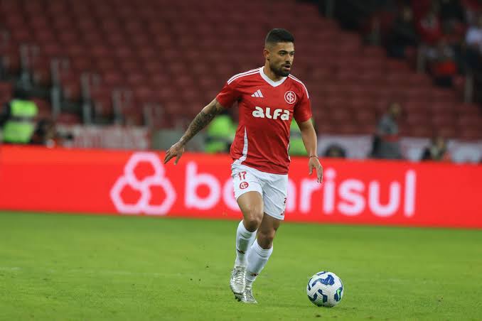 Bruno Tabata durante partida pelo Internacional no Beira-Rio.