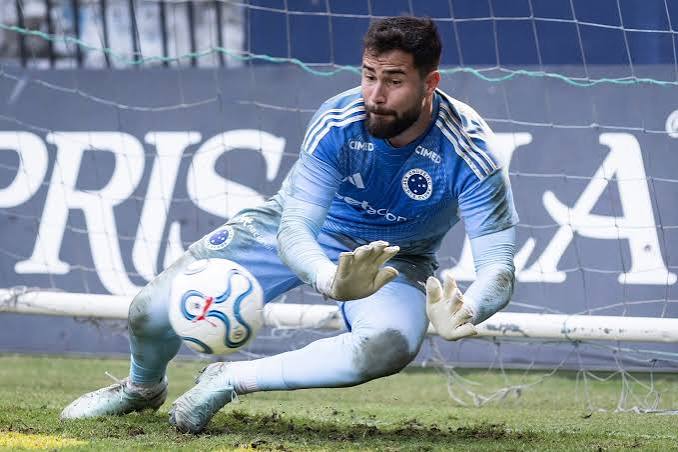 Matheus Cunha durante partida antes de acertar com o Internacional.