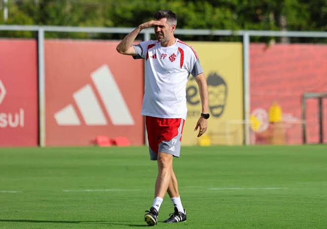 Jogadores do Internacional treinam sob o comando de Paulo Pezzolano durante a intertemporada.