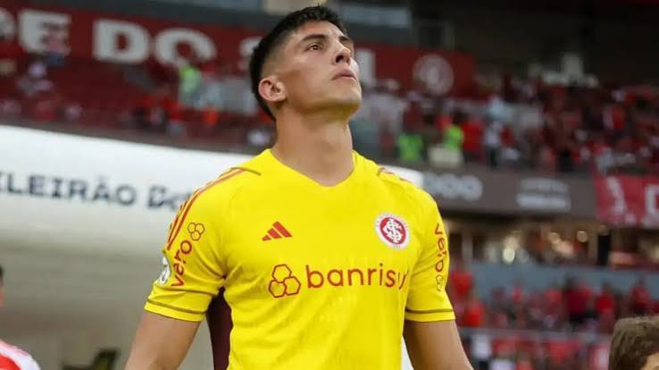 Rochet no Inter realiza tratamento conservador após novo problema físico durante preparação do Internacional para o Brasileirão.