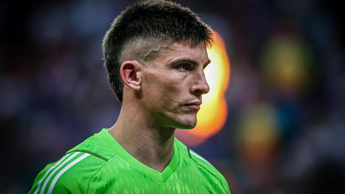 Goleiro uruguaio realizou atividades específicas, enquanto o elenco seguiu a preparação para a retomada da temporada.