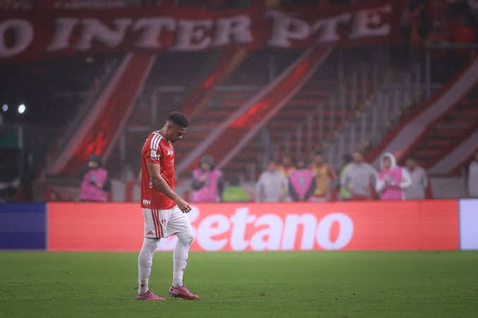 Vitor Gabriel sofre punição considerada rara.