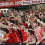 Inter volta a sentir um jogo grande - torcida comemorando no estádio