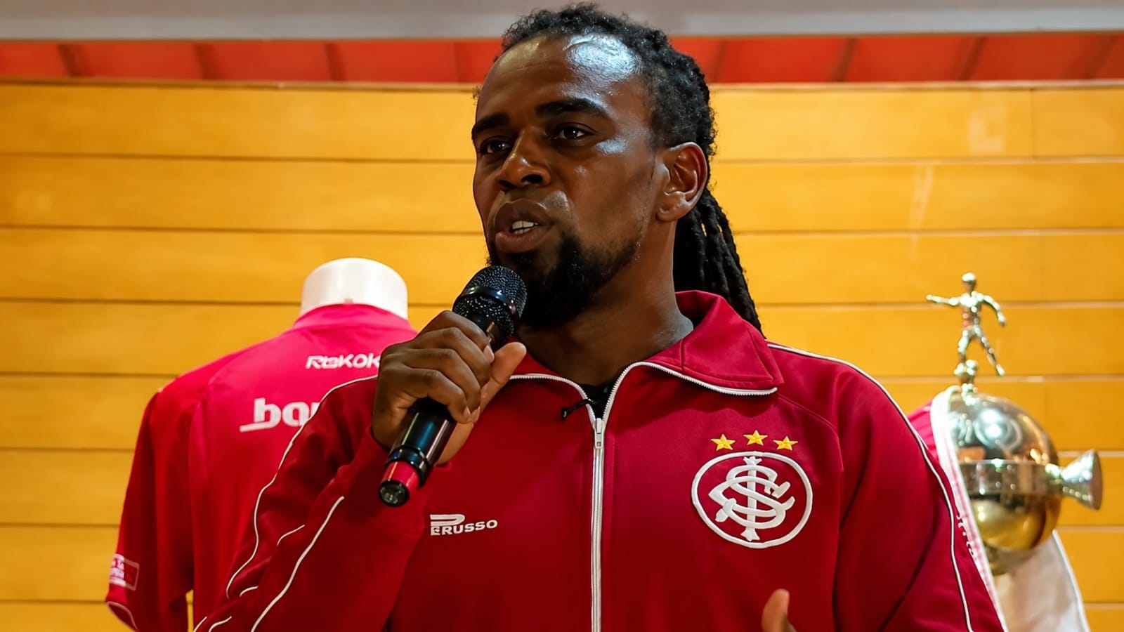 Tinga concede entrevista coletiva sobre reforma do CT do Internacional