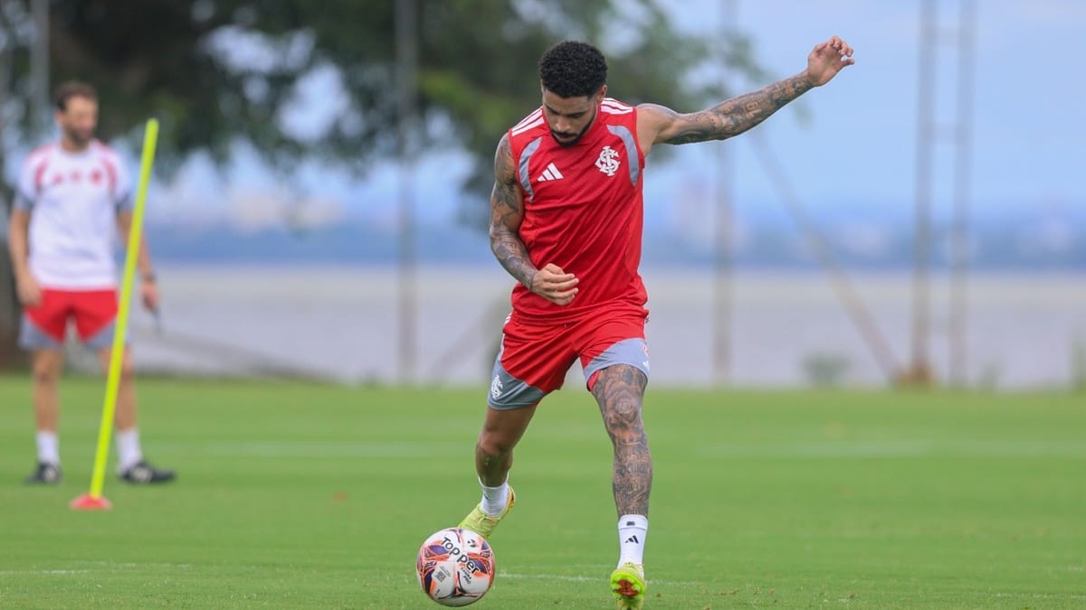 Inter sem Matheus Bahia: lateral durante treino do Internacional no CT