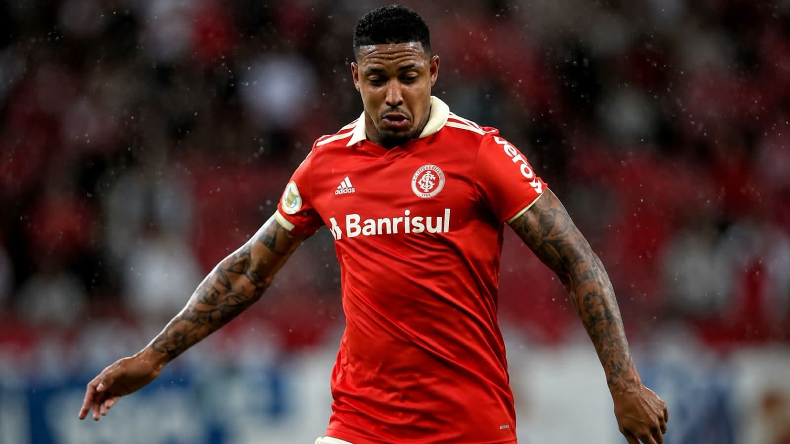 David Corrêa atuando pelo Internacional durante uma partida de futebol “David Corrêa atuando pelo Internacional durante uma partida de futebol”