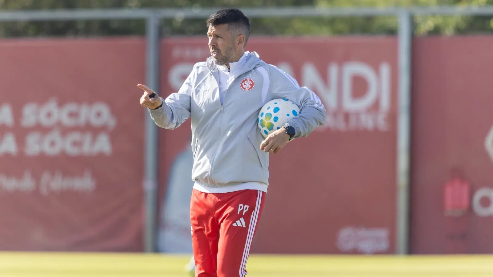 Futuro de Pezzolano em xeque no Inter após Gre-Nal 454