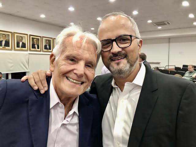 Roberto Melo ao lado de Delcir Sonda, podem formar futura parceria.