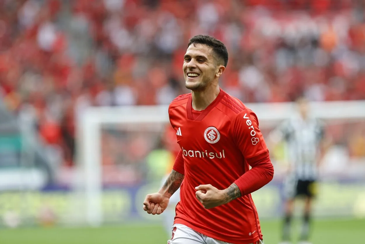 Fabricio Bustos, ex-lateral do Inter, é o novo reforço do Coritiba