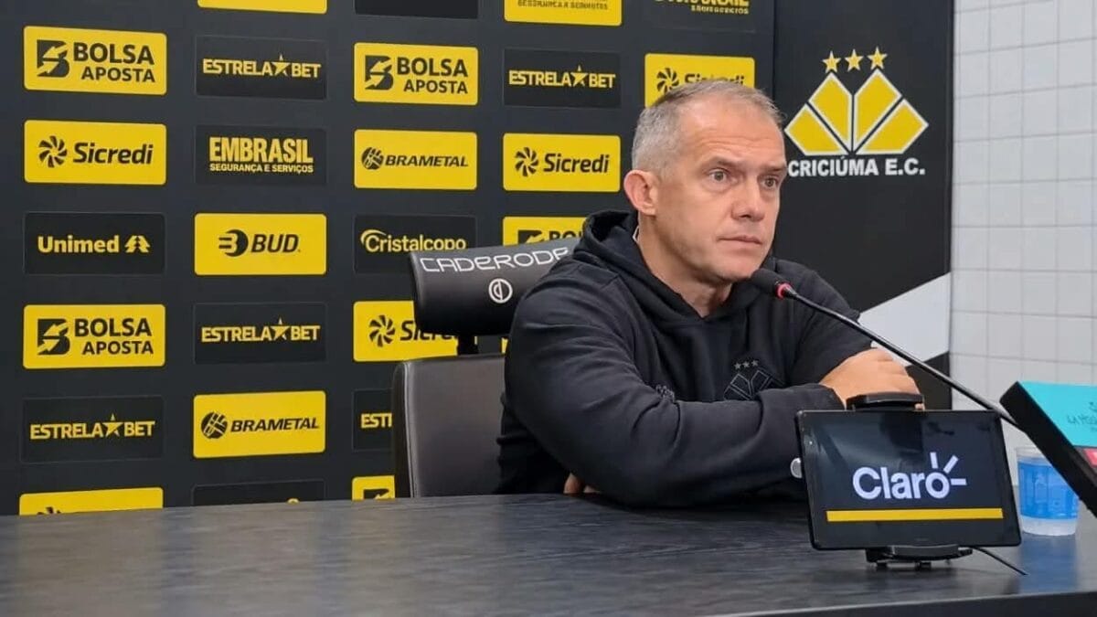 Eduardo Baptista, treinador do Criciúma, em entrevista coletiva