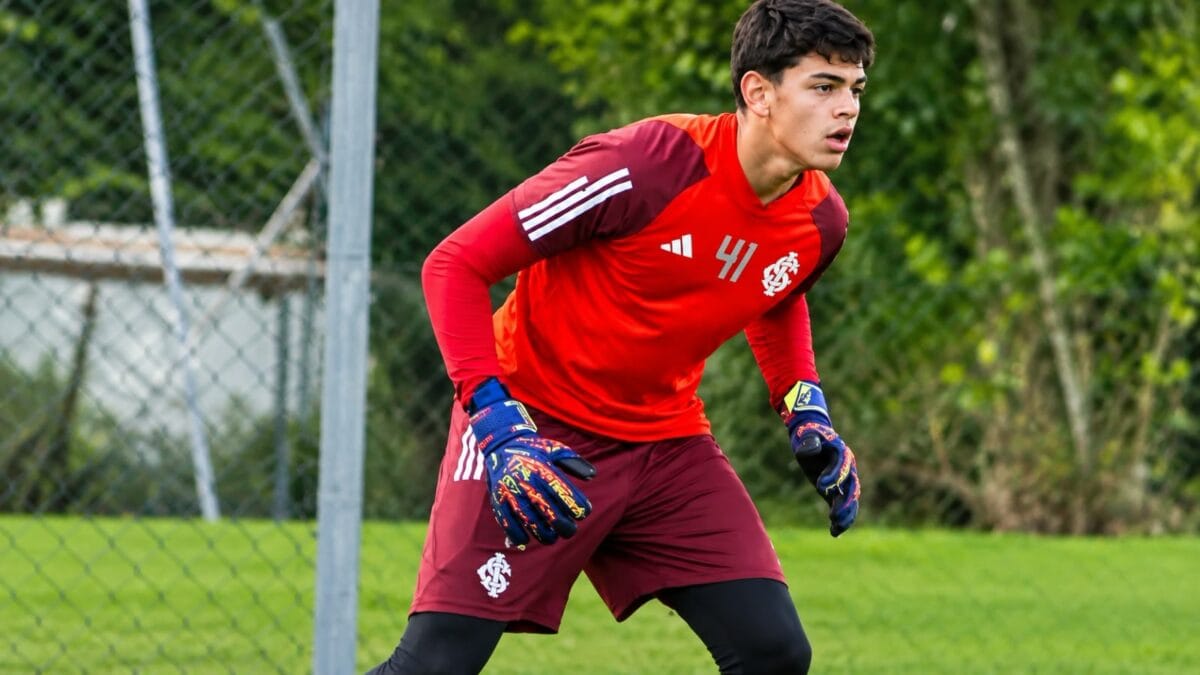 Franthiesco Becker, goleiro da base do Inter, durante treino no CT Parque Gigante