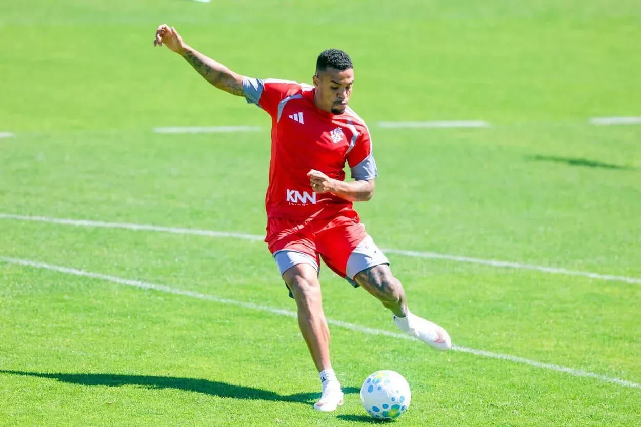 Alerrandro, atacante do Inter, em treino no CT Parque Gigante