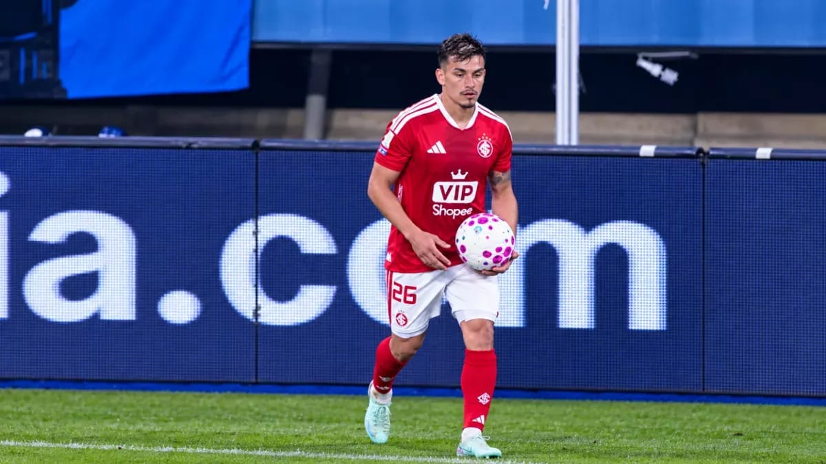 Bernabei durante partida do Internacional no Campeonato Brasileiro